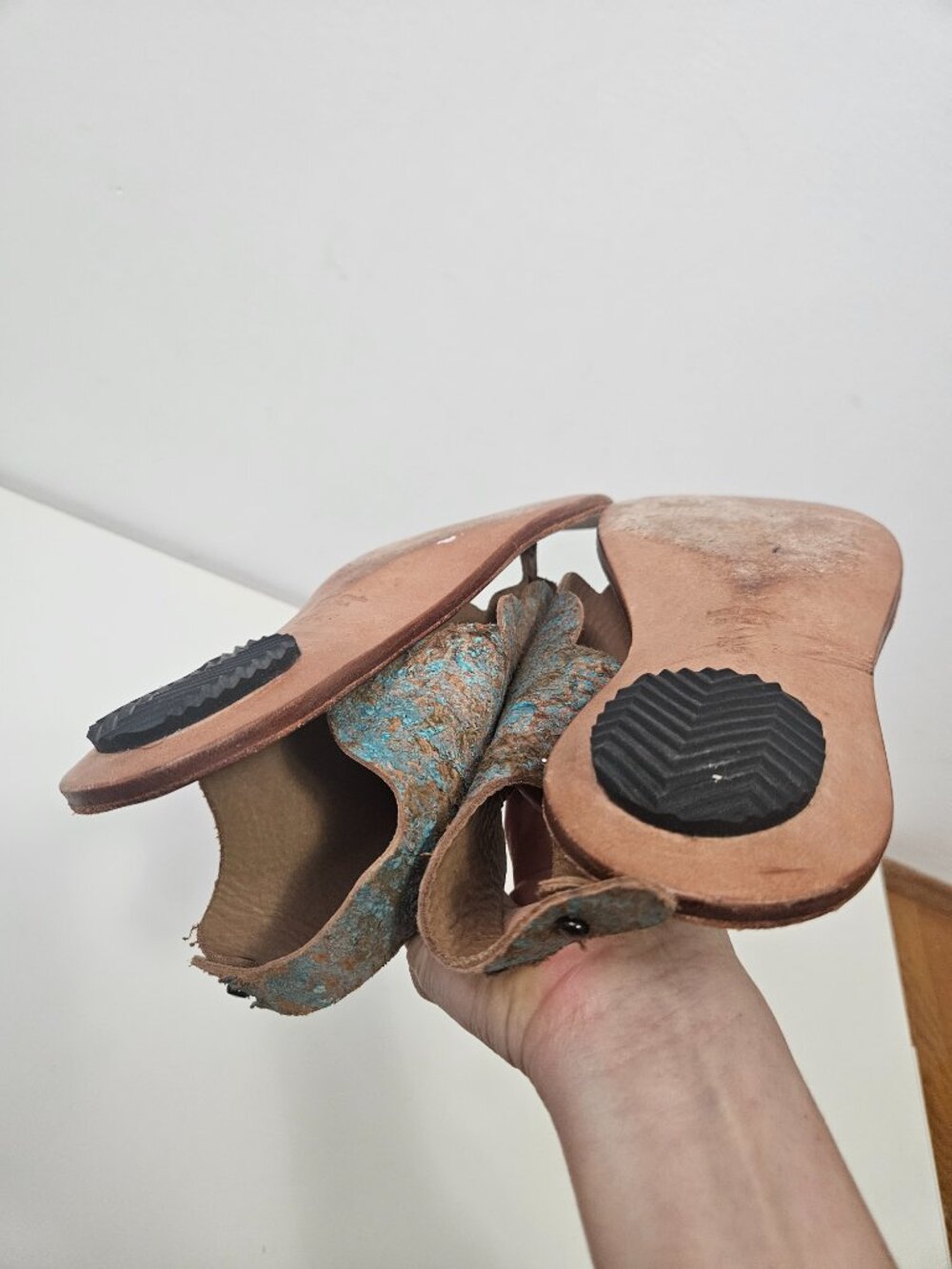 CYDWOQ Sandals Sz 38 Artsy Turquoise Brown Textured Leather Thong Scalloped Edge - Picture 8 of 8